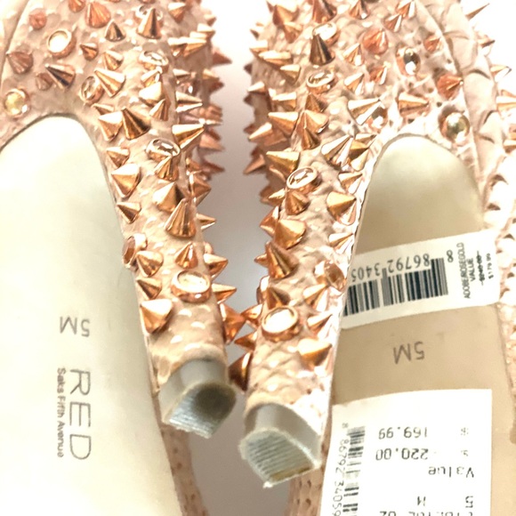 RED Saks Fifth Avenue. Fun style high heels pumps - Picture 9 of 13